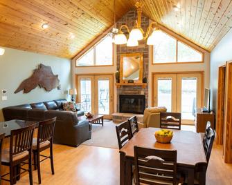 Beautiful Riverside Property! - Hurley - Comedor