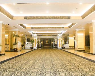 Hotel New Saphir Yogyakarta - Yogyakarta - Lobby