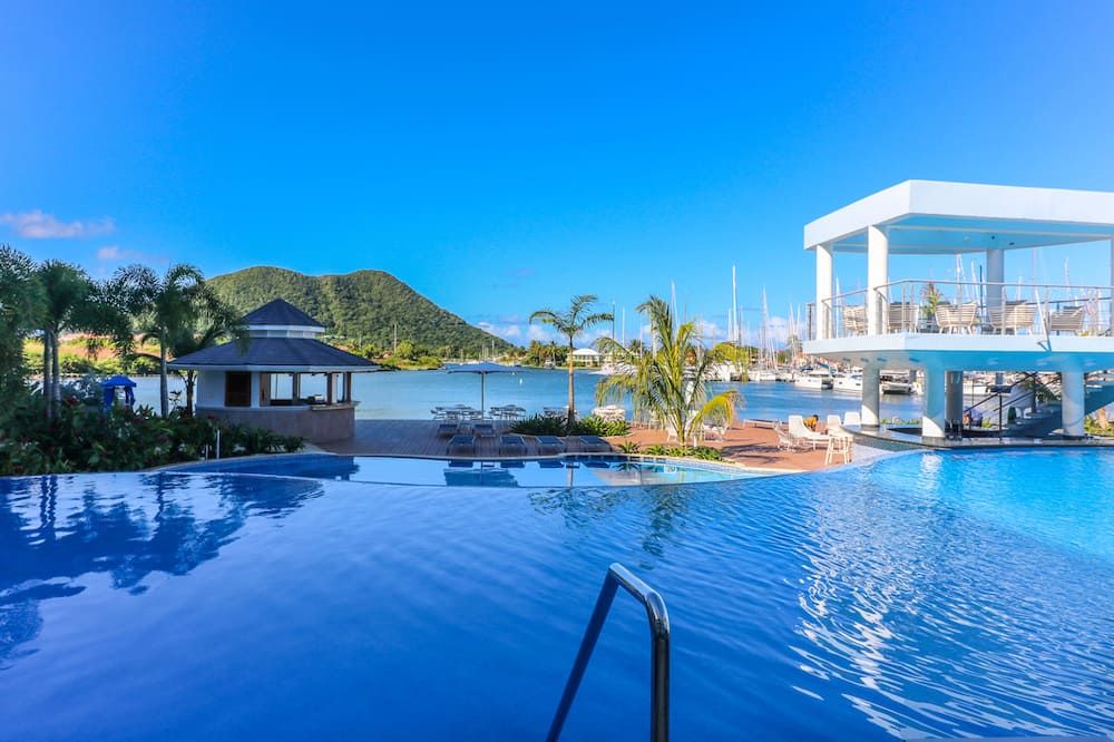 The Harbor Club St. Lucia, Curio Collecton by Hilton - גרוס איילט - בריכה