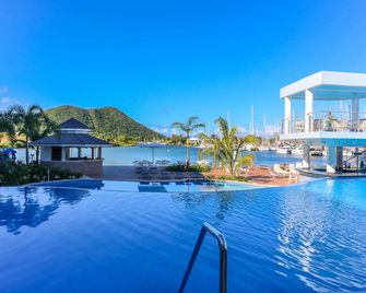 The Harbor Club St. Lucia, Curio Collecton by Hilton - Gros Islet - Pool
