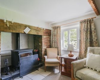 Millwater Cottage - Axminster - Living room
