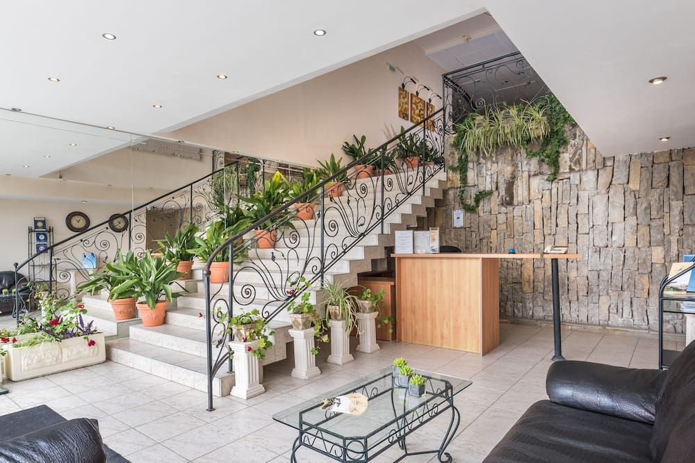 Lotus Family Hotel - Free Parking