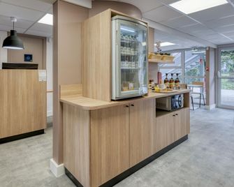 Premiere Classe Lyon Est Aeroport Saint Exupery - Saint-Laurent-de-Mure - Eetruimte