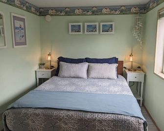 Clean Beach Cottage + Beach Path! - Grayland - Bedroom