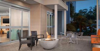 Home2 Suites by Hilton Tallahassee State Capitol - Tallahassee - Βεράντα