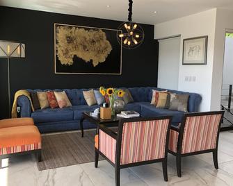 Spacious & design 5 br Luxury @ Juriquilla ≅Jacuzzi - Juriquilla - Sala de estar