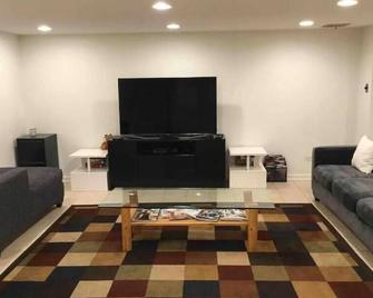 Chicago-burb -Medinah -1 King and 1 Queen beds - Medinah - Pokój dzienny