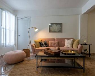 3 BR Family Apt at El Flamingo Beach Club | Walk to the Beach - Manatí - Salon