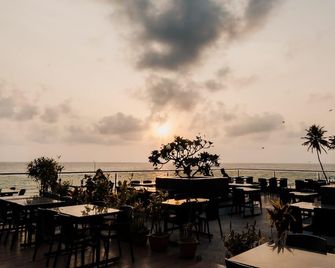 Sea Queen Hotel - Kozhikode - Restaurante