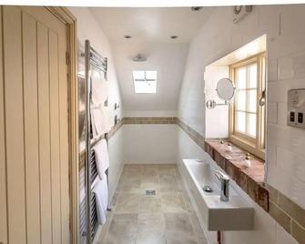 The Admiral Hornblower - Oakham - Bathroom