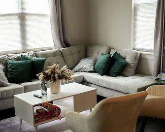 Huge Luxury 6BD Duplex in Bushwick - 布魯克林 - 客廳