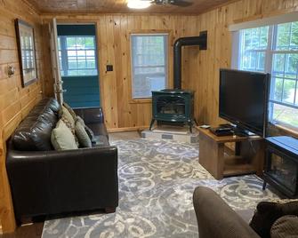 Eagle Bay Cottage with Lake Rights - Eagle Bay - Sala de estar