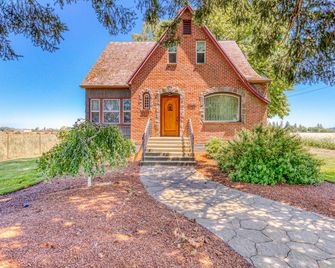 Historic Dog-friendly Home with Antiques, Near Wine Tasting - McMinnville - Building