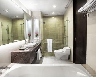 R Hotel Rancamaya - Bogor - Bathroom