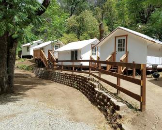 Indian Flat Rv Park - Tent Cabins & Cottages - El Portal - Schlafzimmer