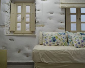 Beautiful Traditional House With Private Terraces And Jacuzzi - Lefkes - Bedroom