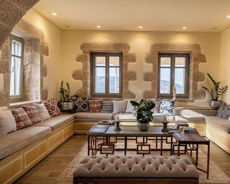 Queen Suite with Panoramic Sea View | Akrolithi Guesthouse - Mavrovouni - Sala de estar