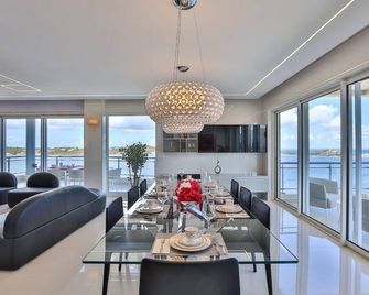Serenity Penthouse - The Pinnacle of Luxury - Lowlands