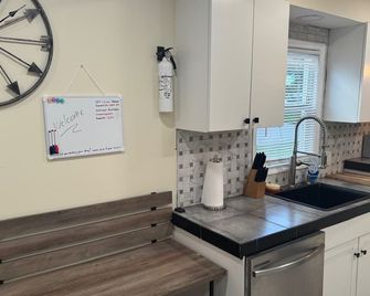 Super Cozy St Petersburg Bungalow - St. Petersburg - Mutfak