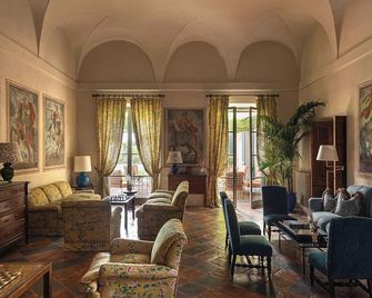 فندق شيرتوزا دي ماجيانو - سينا - غرفة معيشة