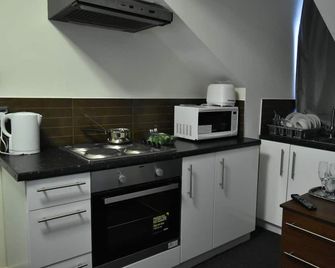 London Olympus Hotel Nirvana - London - Kitchen