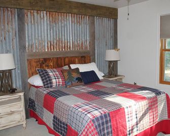 7 Days - 6 Nights! Explore Lost Sierra @ Forest & Farm On Biodynamic Farmstead - Portola - Habitación