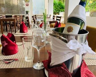 Kandy Rivers Edge Nature Resort - Kandy - Restaurant