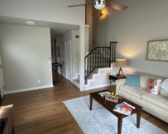 Soco Condo In Quiet East Congress Neighborhood - Austin - Living room