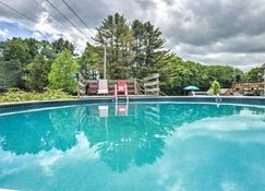Serene Cottage with Water View - 3 Mi to Town! - Bath - Pool