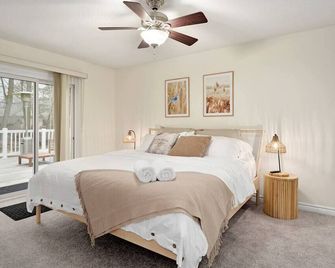 Casa Mariposa Grand Bend - Lambton Shores - Bedroom