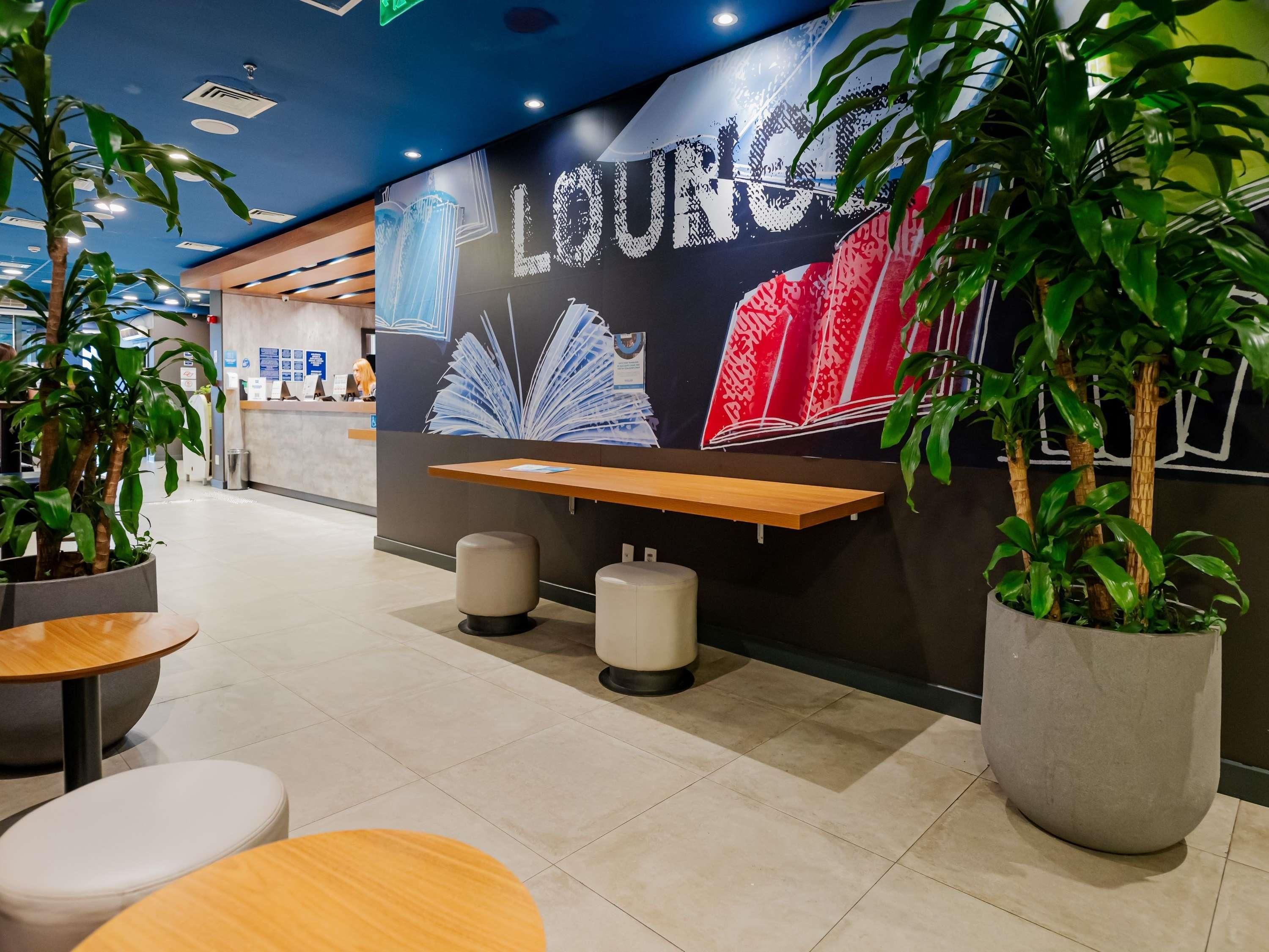 ibis budget Santos Gonzaga - Santos - Building