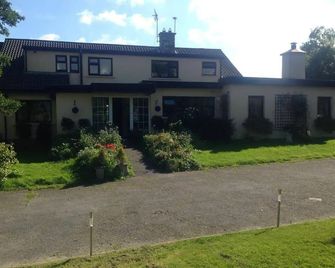 Aran Lodge - Bantry - Building