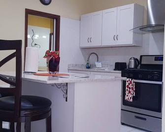 Beautiful one bedroom apartment - George Town - Cocina