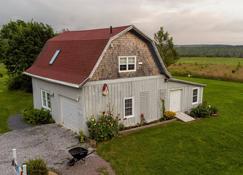 Homestead 1810 - newly renovated barn loft apartment minutes from Charlottetown - Charlottetown - Bygning