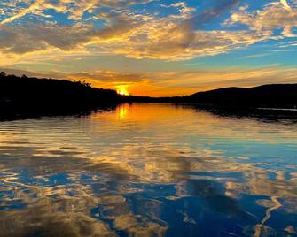 Lake Front Lake Buel Monterey 10 M Great Barrington House Views Private Dock - Great Barrington