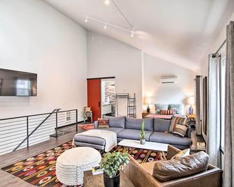 Contemporary-Boho Loft in Downtown Livingston! - Livingston - Living room