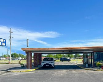 OYO Hickory House Inn - Dexter - Building