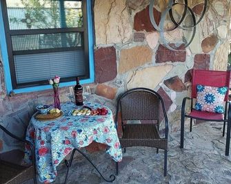 Desert Charm - Truth or Consequences - Innenhof