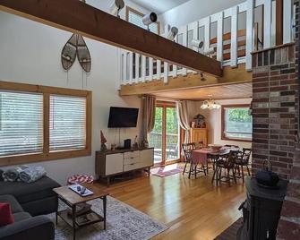 White Mountain Chalet; great for skiers, hikers & families! - Jackson - Obývací pokoj