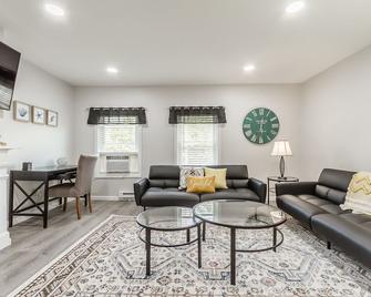One bedroom apartment in downtown Canandaigua - Canandaigua - Living room