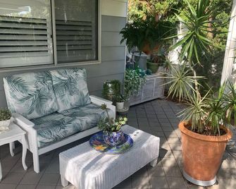 Private Central Guesthouse - Dudley Park - Patio