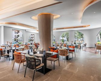 Amora Beach Resort Phuket - Choeng Thale - Restaurant