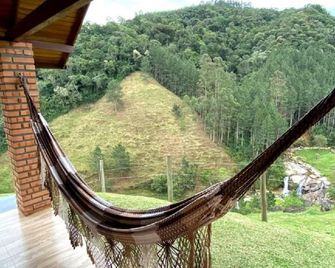 Pousada Dona Teresinha - São Bonifácio - Balcón