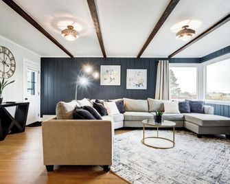 4-bedroom home in Amish Country - Gordonville - Living room