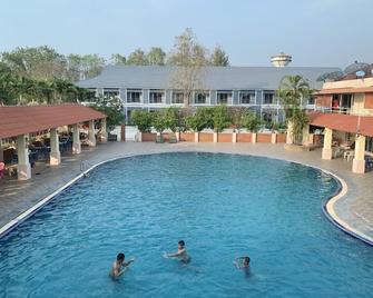 Homeland Resort - Phetchabun - Piscina
