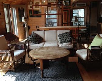 Waterfront Home, Amazing Mountain Views, Lake Bomoseen - Fair Haven - Living room