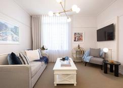 St Barts - Brisbane - Living room