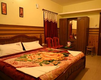 Padayappa Residency - Kodaikanal - Living room