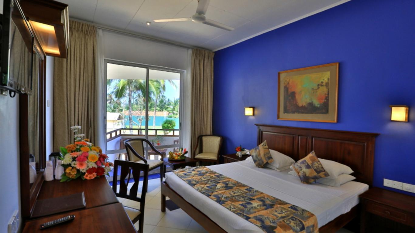 Hibiscus Beach Hotel & Villas
