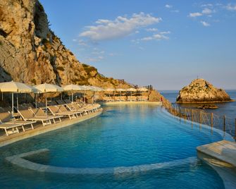 Una Hotels Capotaormina - Taormina - Piscina